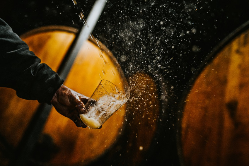 Los vecinos de Lavandera y Llantones beberán en sus fiestas sidra elaborada con sus propias manzanas