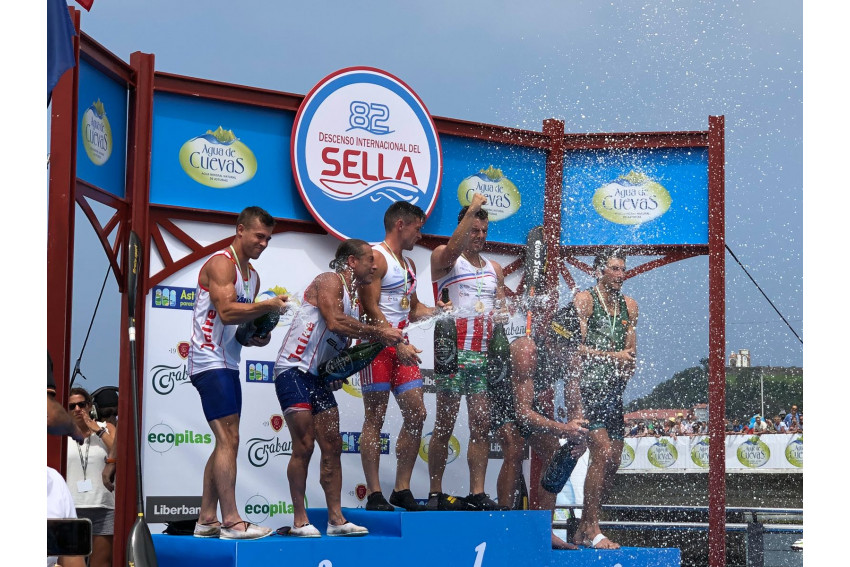 Poma Áurea para celebrar el triunfo en el Sella