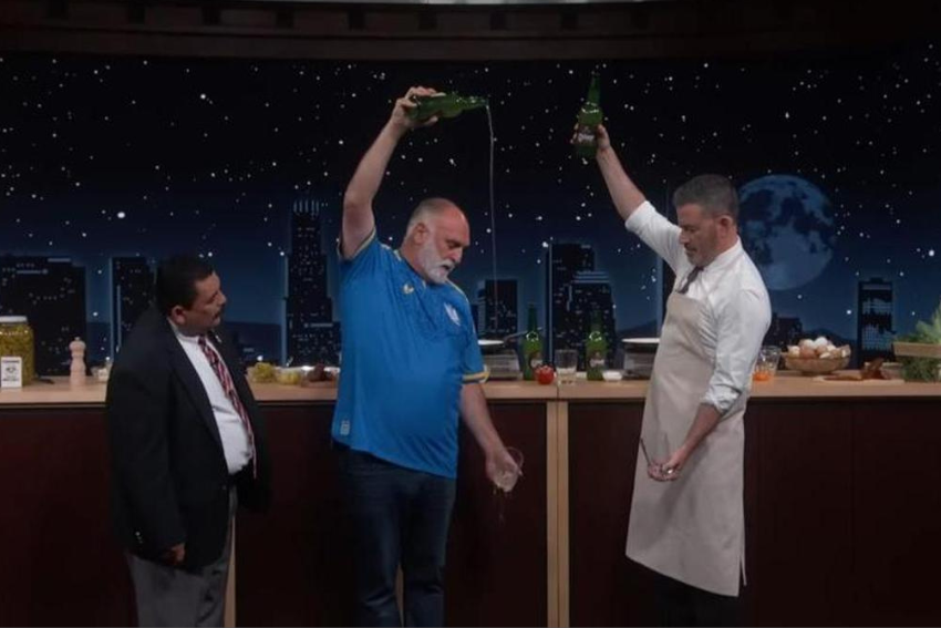 José Andrés escancia sidra Trabanco en el show de Kimmel