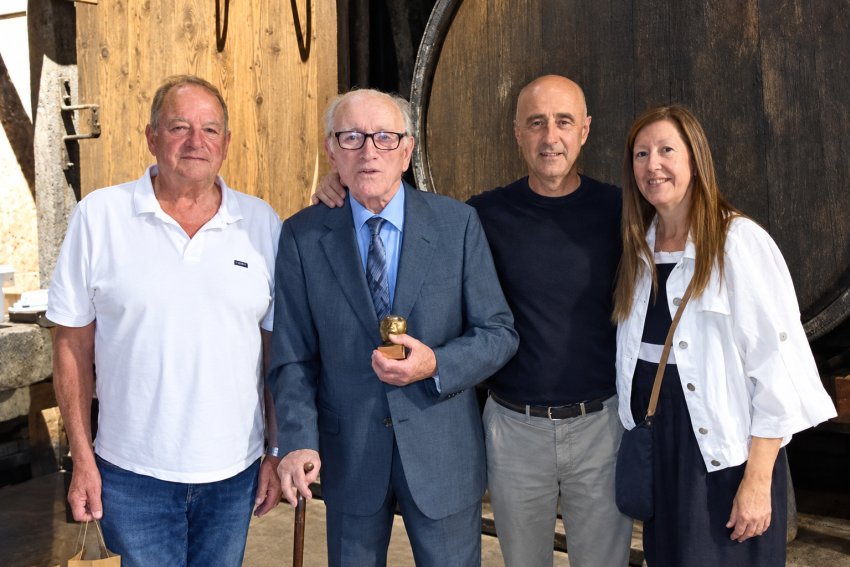 Tino Barros, el hombre que cumplió 101 años bebiendo sidra a diario, visita nuestro llagar.